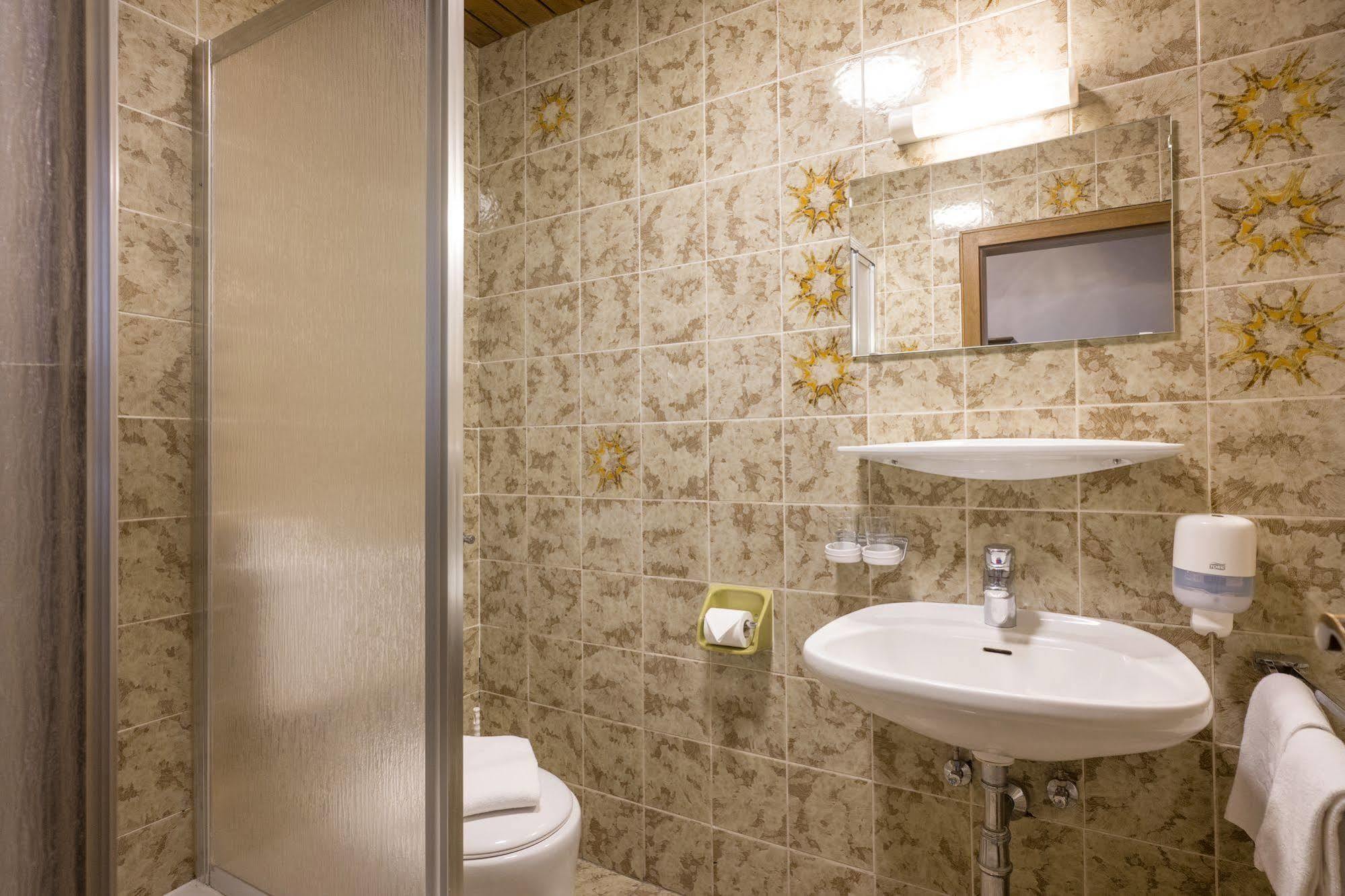 Hotel Restaurant Gradlwirt Niederndorf  ภายนอก รูปภาพ