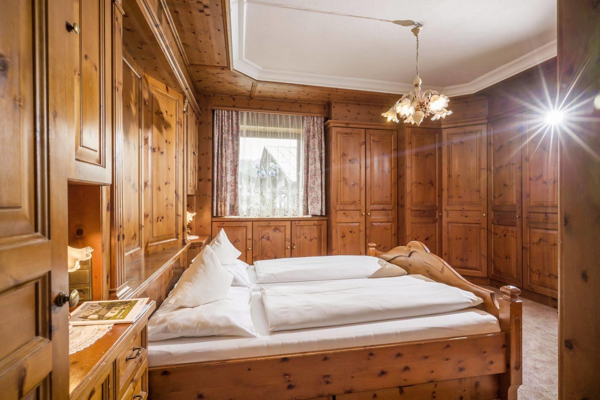 Hotel Restaurant Gradlwirt Niederndorf  ภายนอก รูปภาพ
