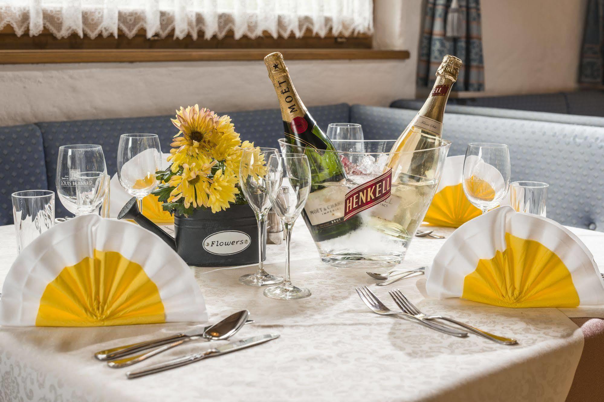 Hotel Restaurant Gradlwirt Niederndorf  ภายนอก รูปภาพ