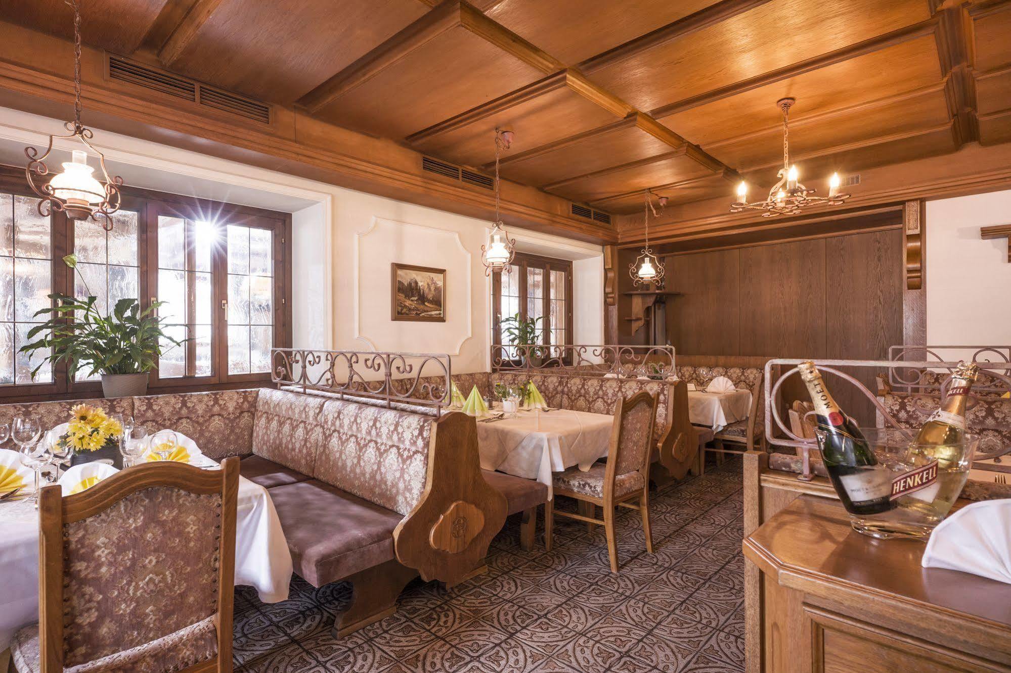 Hotel Restaurant Gradlwirt Niederndorf  ภายนอก รูปภาพ